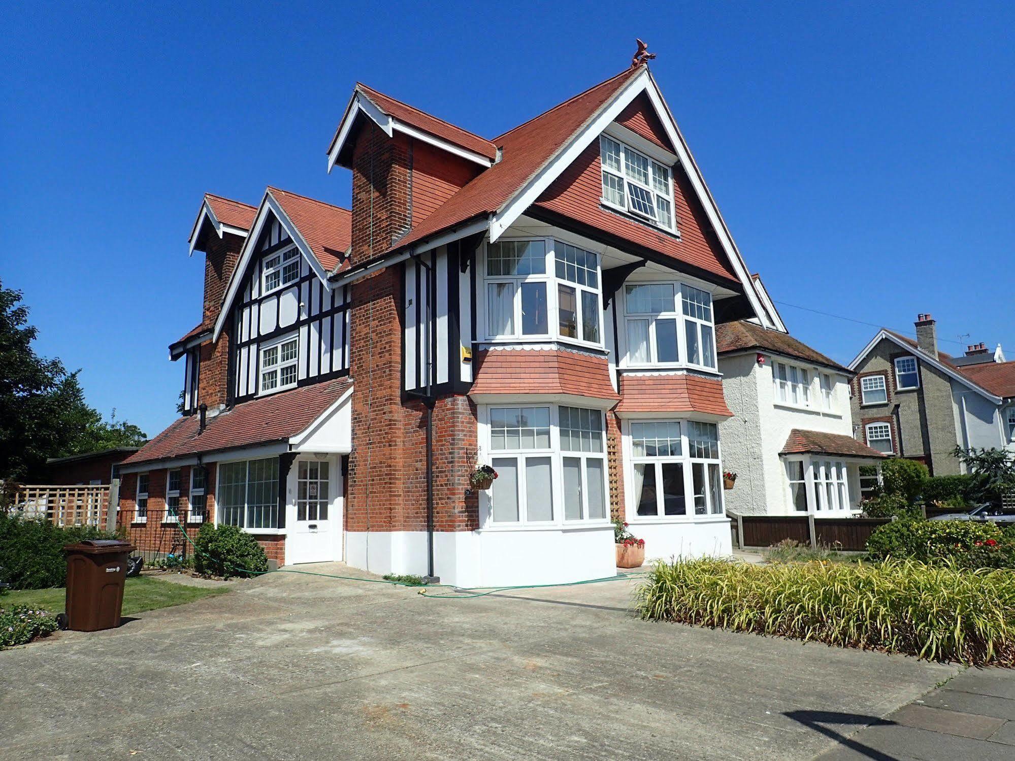 The Old Surgery Bed & Breakfast Clacton-on-Sea Exterior photo
