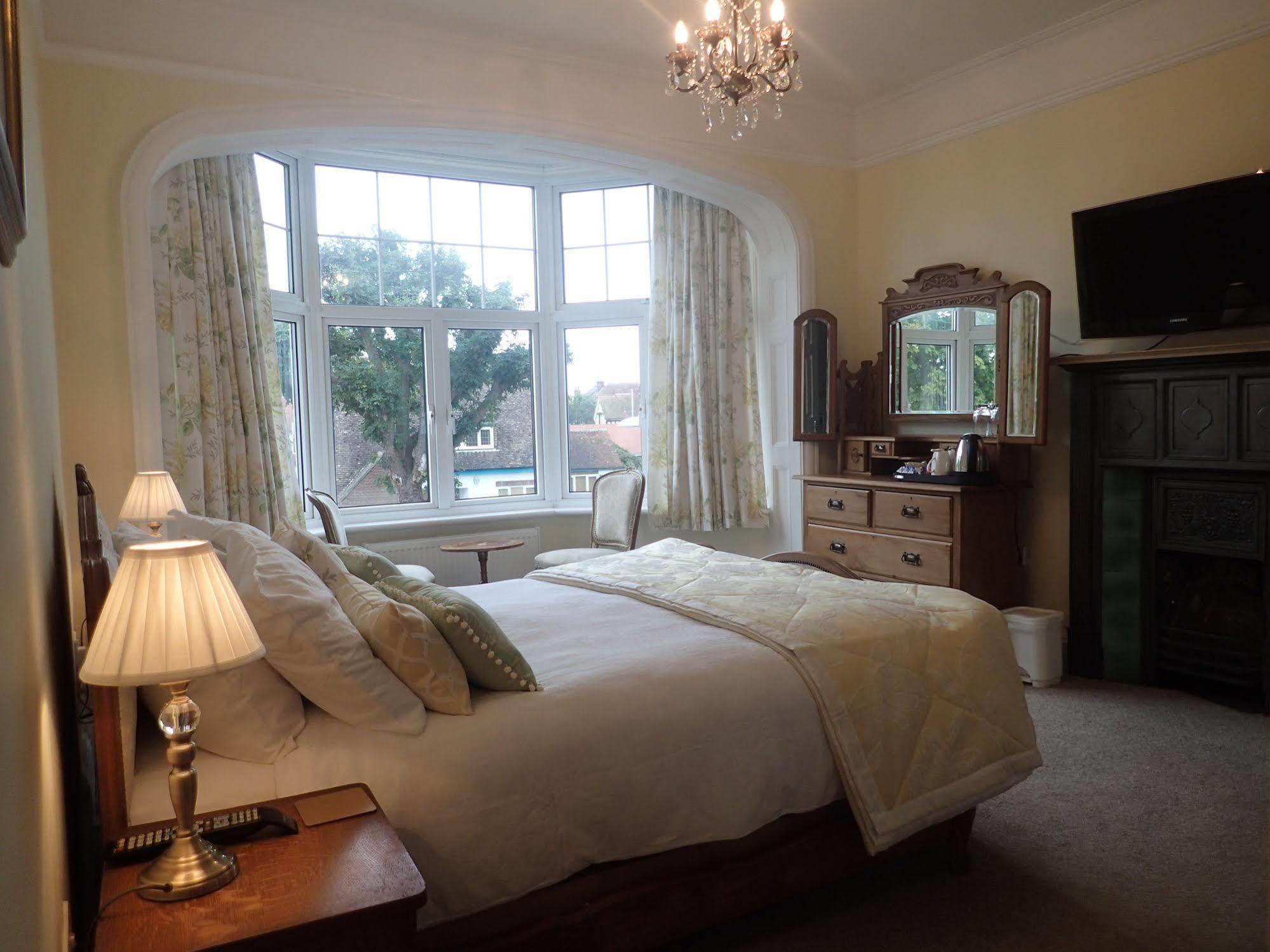 The Old Surgery Bed & Breakfast Clacton-on-Sea Exterior photo